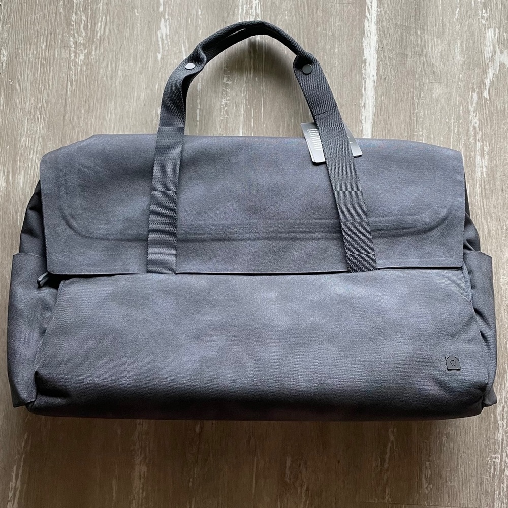 Lululemon Early Embark Duffle - Picture 2 of 16